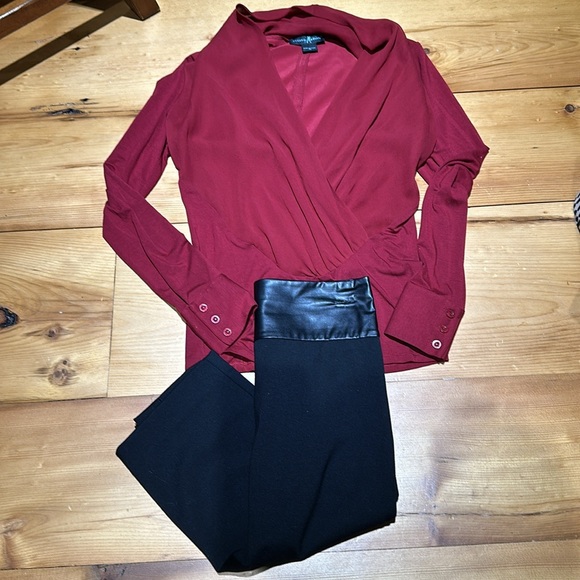 NWOT GUESS by Marciano - Burgundy red Plunge Neck silk Blouse - XS 0 2 - Picture 4 of 5